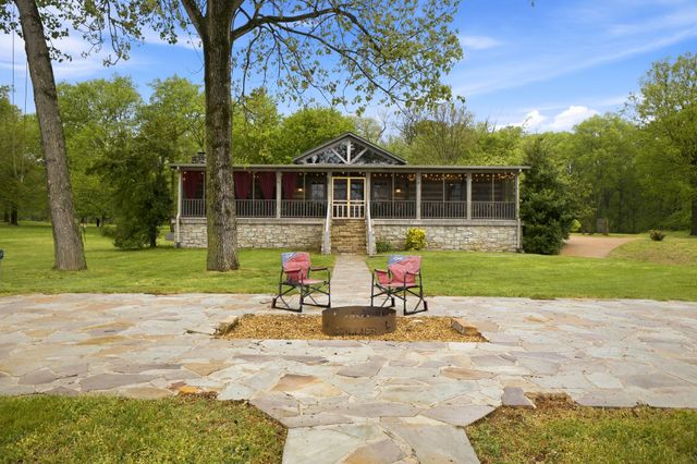 1004 Mill Pond Road, Mount Pleasant, TN 38474