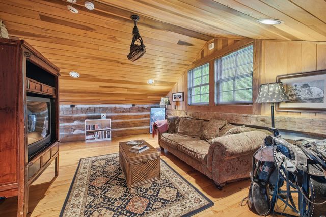 1004 Mill Pond Road, Mount Pleasant, TN 38474