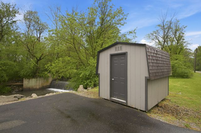 1004 Mill Pond Road, Mount Pleasant, TN 38474