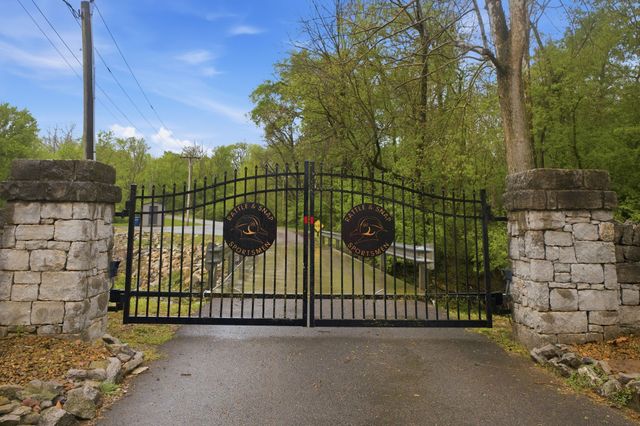 1004 Mill Pond Road, Mount Pleasant, TN 38474