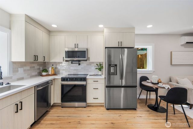 8228 Meridian Avenue N, Seattle, WA 98103
