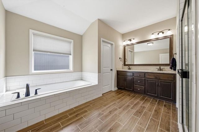 851 Creekmoor Pond Lane, Raymore, MO 64083