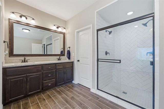 851 Creekmoor Pond Lane, Raymore, MO 64083