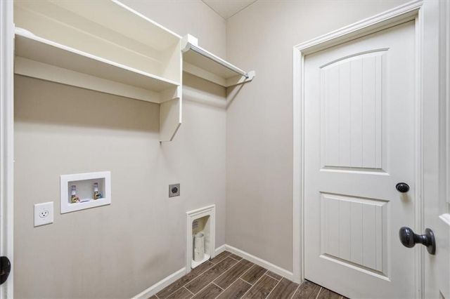 851 Creekmoor Pond Lane, Raymore, MO 64083