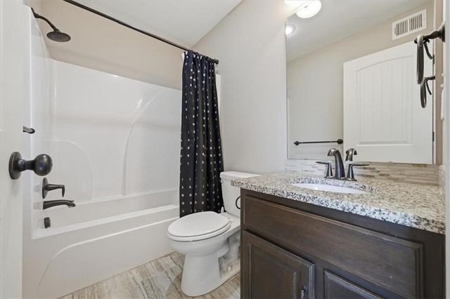 851 Creekmoor Pond Lane, Raymore, MO 64083