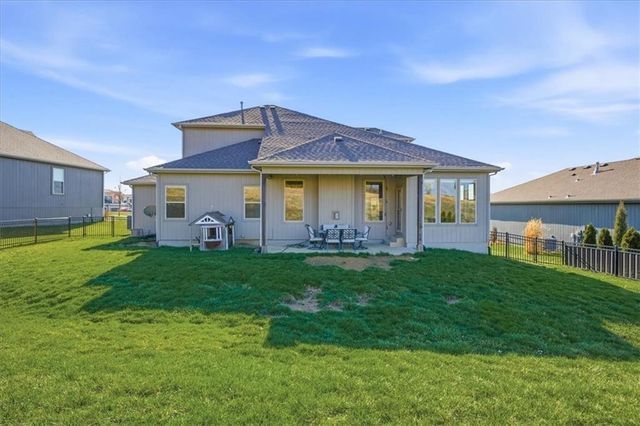 851 Creekmoor Pond Lane, Raymore, MO 64083