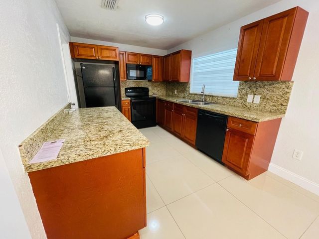 9881 NW 4th Street, Pembroke Pines, FL 33024