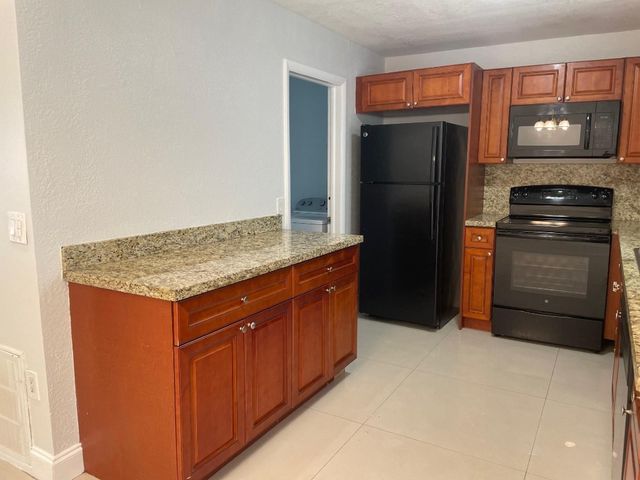 9881 NW 4th Street, Pembroke Pines, FL 33024