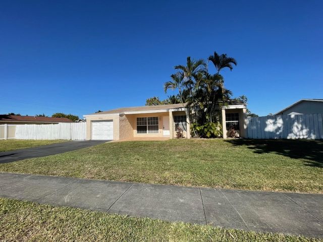 9881 NW 4th Street, Pembroke Pines, FL 33024