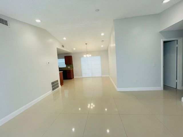 9881 NW 4th Street, Pembroke Pines, FL 33024