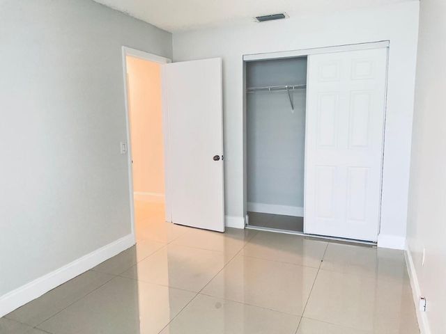 9881 NW 4th Street, Pembroke Pines, FL 33024