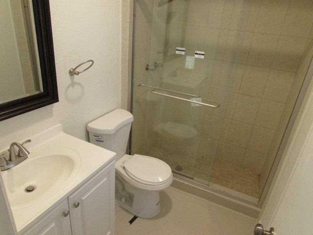 9881 NW 4th Street, Pembroke Pines, FL 33024