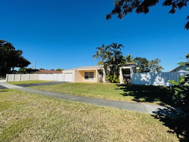 9881 NW 4th Street, Pembroke Pines, FL 33024