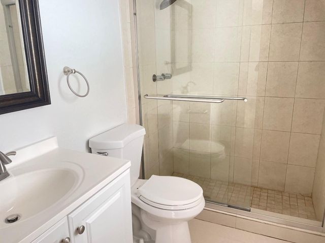 9881 NW 4th Street, Pembroke Pines, FL 33024