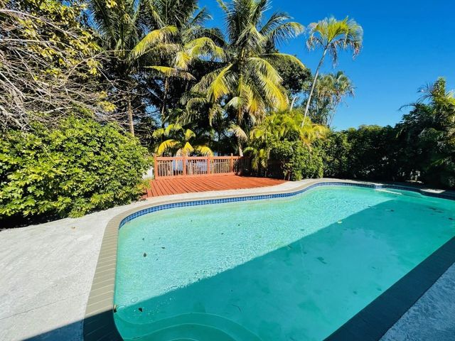 9881 NW 4th Street, Pembroke Pines, FL 33024