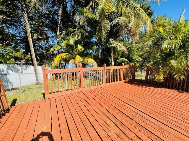 9881 NW 4th Street, Pembroke Pines, FL 33024