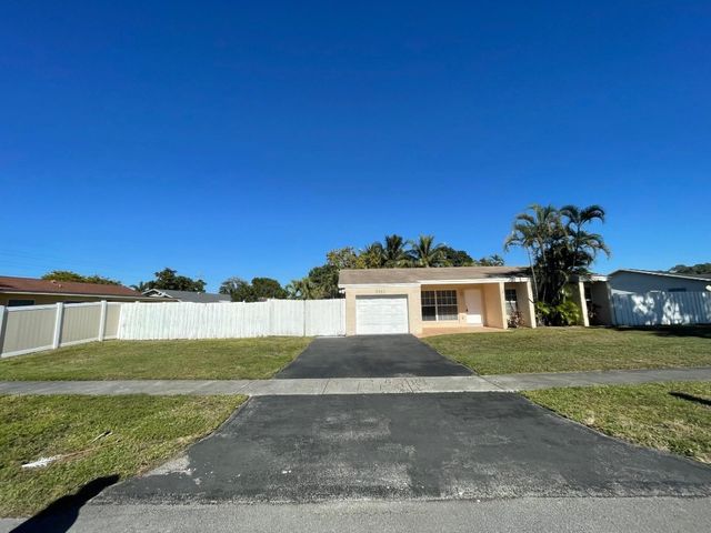 9881 NW 4th Street, Pembroke Pines, FL 33024