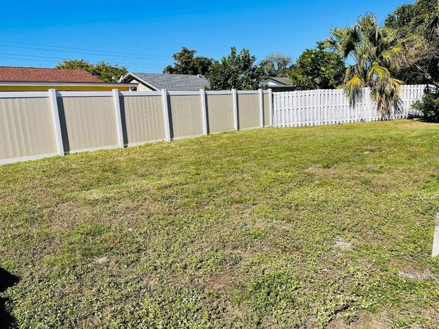 9881 NW 4th Street, Pembroke Pines, FL 33024