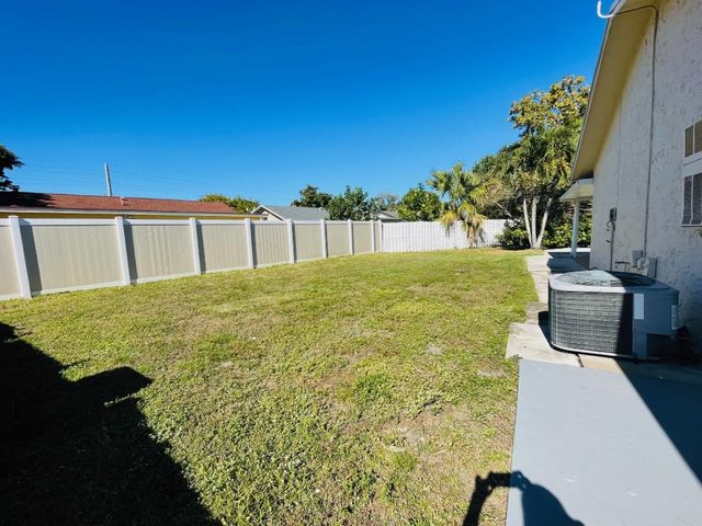 9881 NW 4th Street, Pembroke Pines, FL 33024