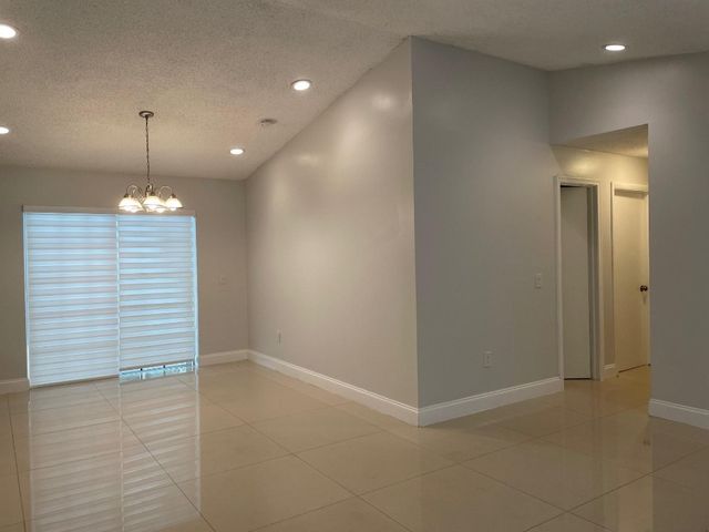 9881 NW 4th Street, Pembroke Pines, FL 33024