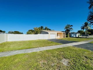 9881 NW 4th Street, Pembroke Pines, FL 33024