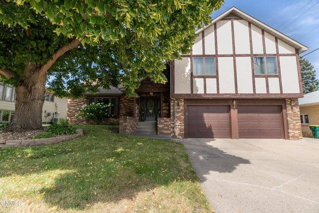 922 Capitol Avenue W, Bismarck, ND 58501 property photo