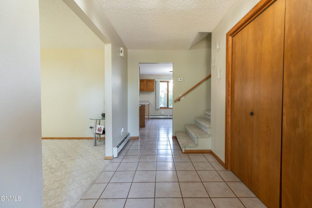 922 Capitol Avenue W, Bismarck, ND 58501 photo 4