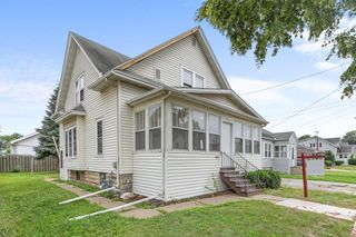917 W 6th AVENUE, Oshkosh, WI 54902