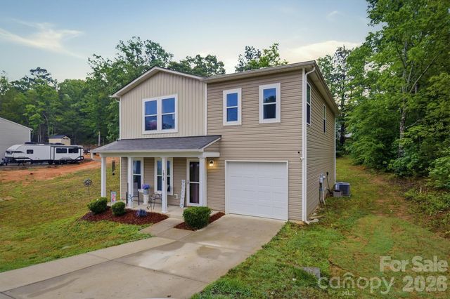 1916 Country Way, Hickory, NC 28601