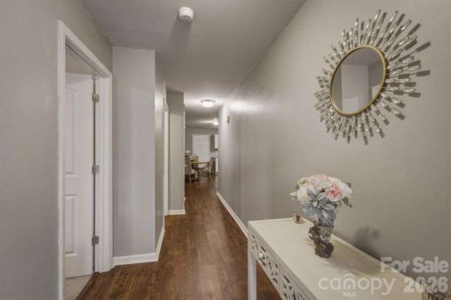 1916 Country Way, Hickory, NC 28601