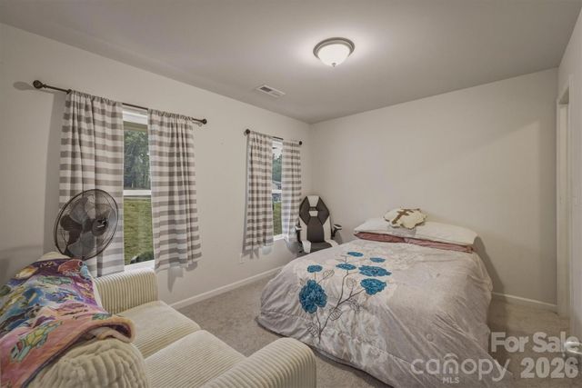1916 Country Way, Hickory, NC 28601