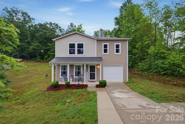 1916 Country Way, Hickory, NC 28601