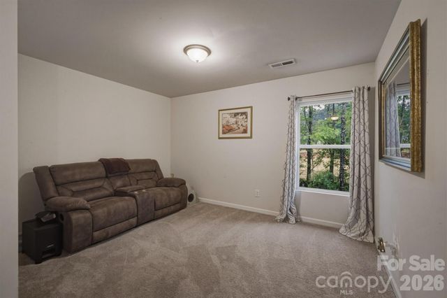 1916 Country Way, Hickory, NC 28601