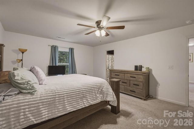 1916 Country Way, Hickory, NC 28601