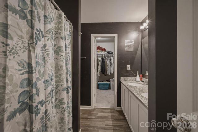 1916 Country Way, Hickory, NC 28601
