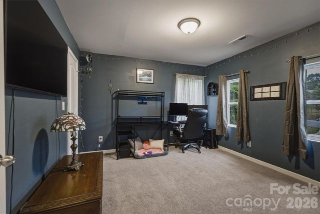 1916 Country Way, Hickory, NC 28601