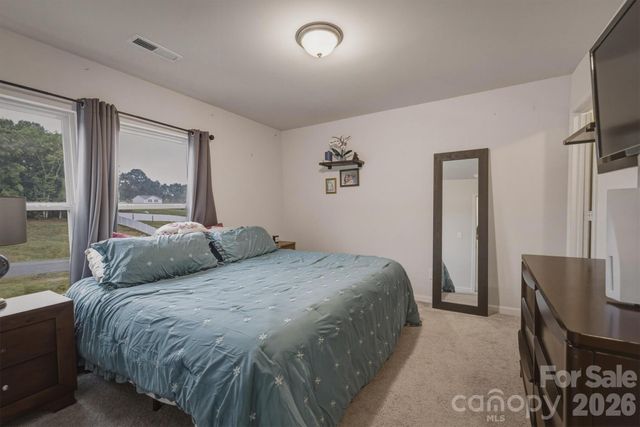 1916 Country Way, Hickory, NC 28601