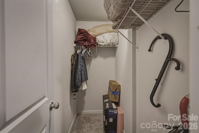 1916 Country Way, Hickory, NC 28601