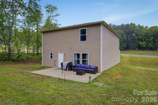 1916 Country Way, Hickory, NC 28601