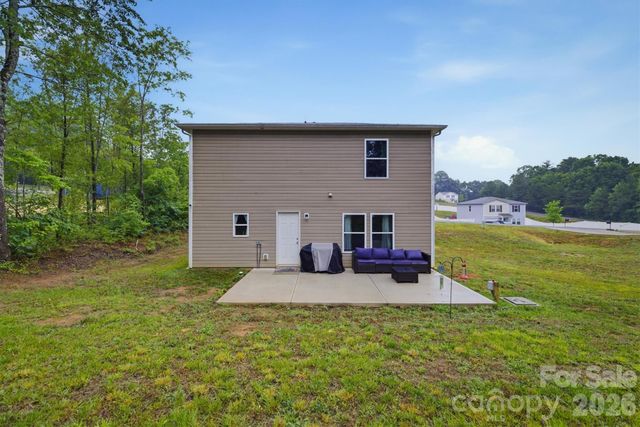 1916 Country Way, Hickory, NC 28601