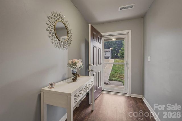 1916 Country Way, Hickory, NC 28601