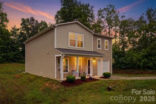 1916 Country Way, Hickory, NC 28601