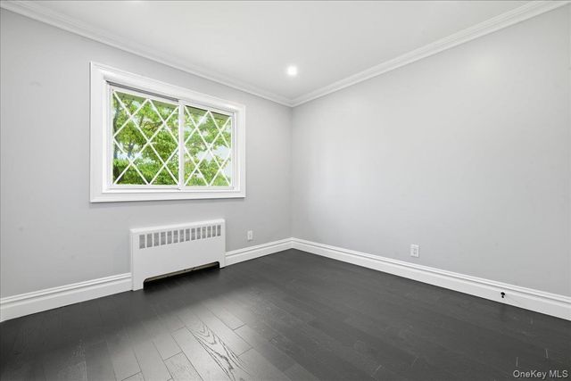 90 Grohmans Lane, Plainview, NY 11803