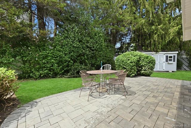 90 Grohmans Lane, Plainview, NY 11803
