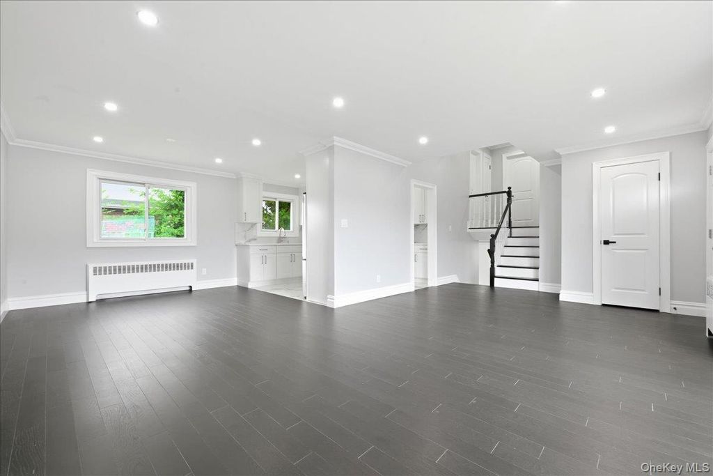 90 Grohmans Lane, Plainview, NY 11803 — photo 5
