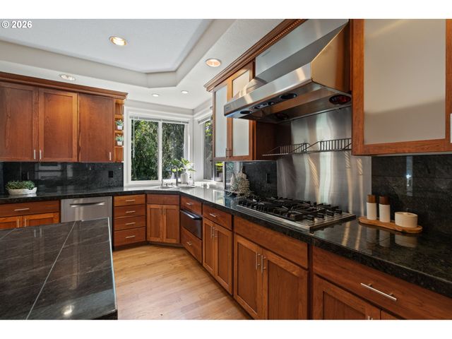 1136 Nw PARK RIDGE Ln, Portland, OR 97229