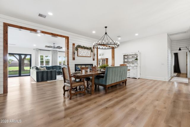 3050 S EAGLE Drive, Chandler, AZ 85286