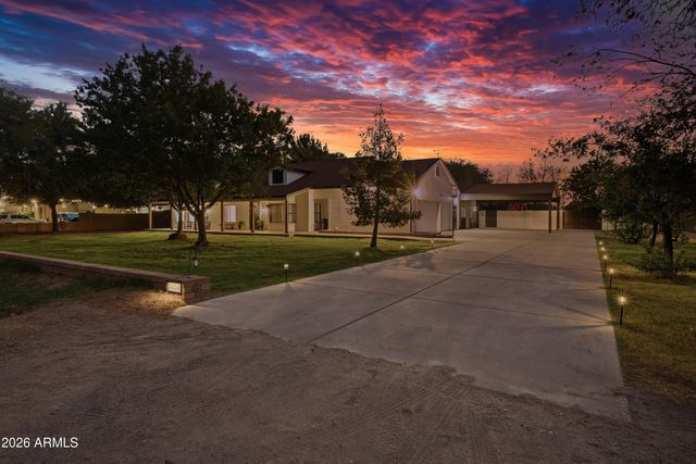 3050 S EAGLE Drive, Chandler, AZ 85286