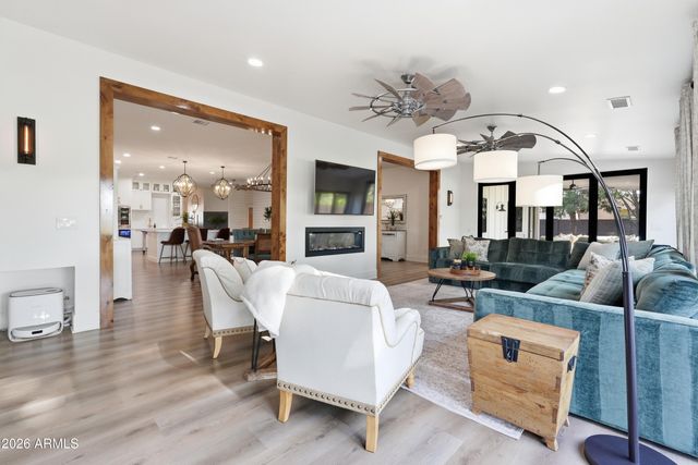 3050 S EAGLE Drive, Chandler, AZ 85286