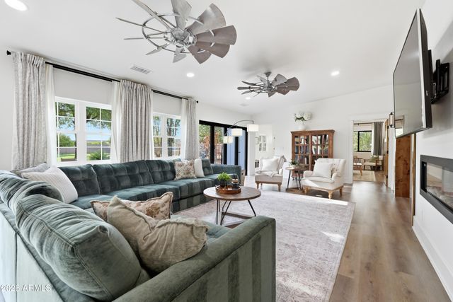 3050 S EAGLE Drive, Chandler, AZ 85286
